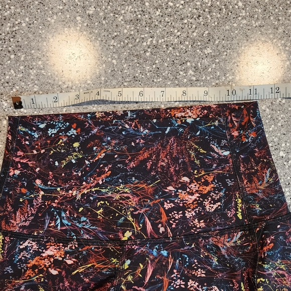 lululemon athletica Multicolor Patterned Leggings - Picture 4 of 5